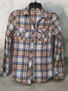 🐿 Womens Plaid Button-Up Shirt in Brown and Blue